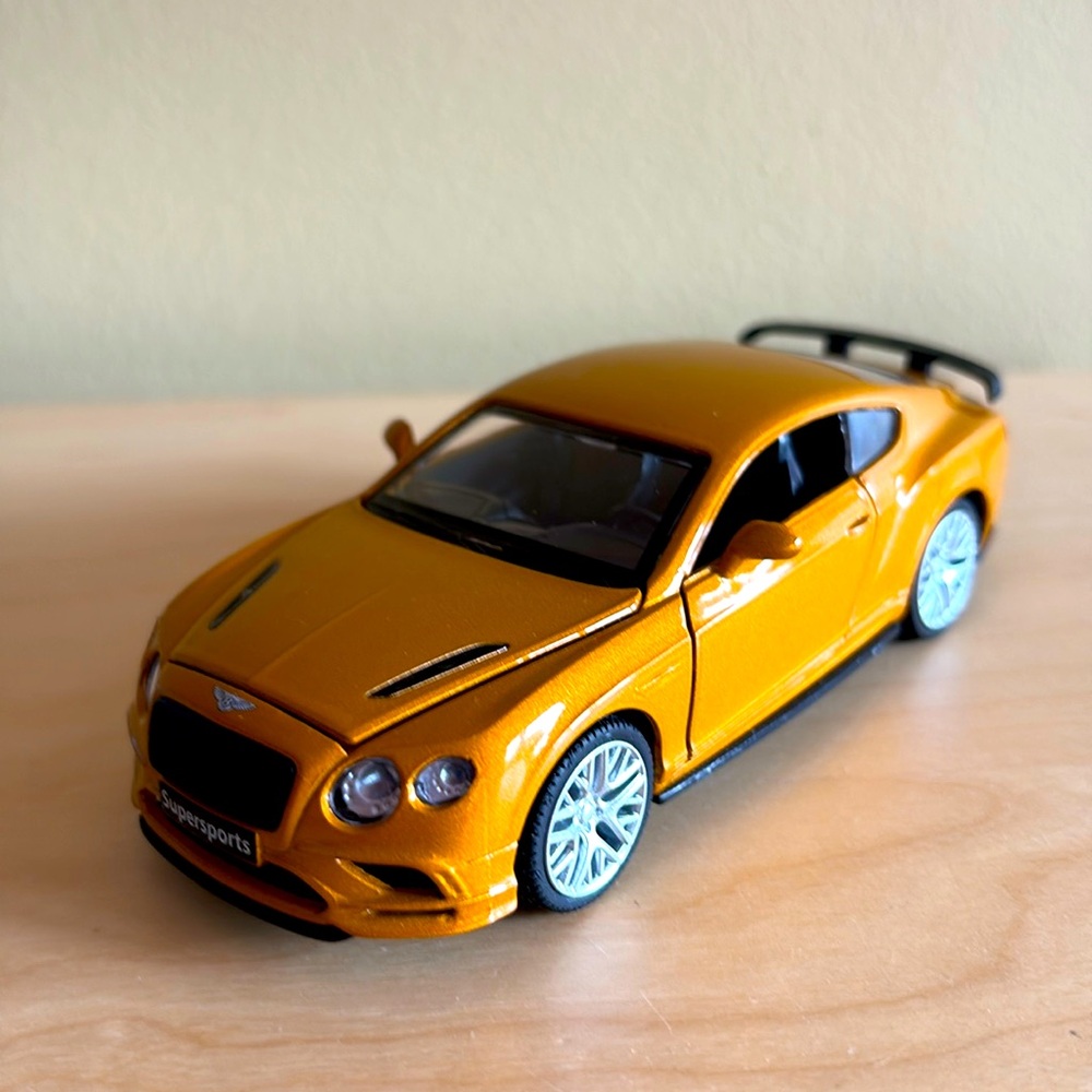 Bentley Continental Supersports Model - 1:32 scale - brand new- collectible